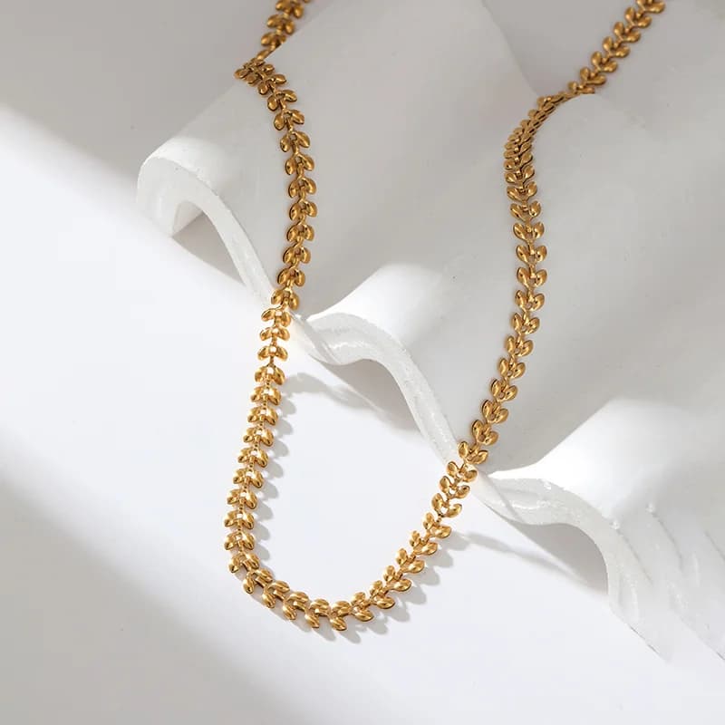 Collar de cadena espiga, baño de oro 18K texturizado