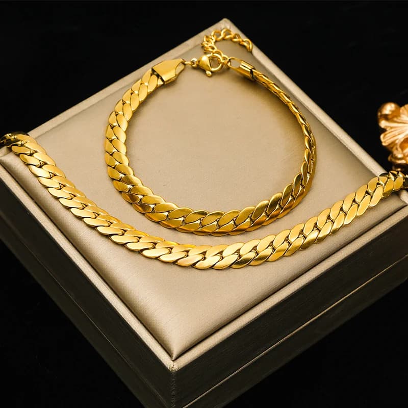 Set de Collar y Pulsera de Cadena Plana Ancha Dorada