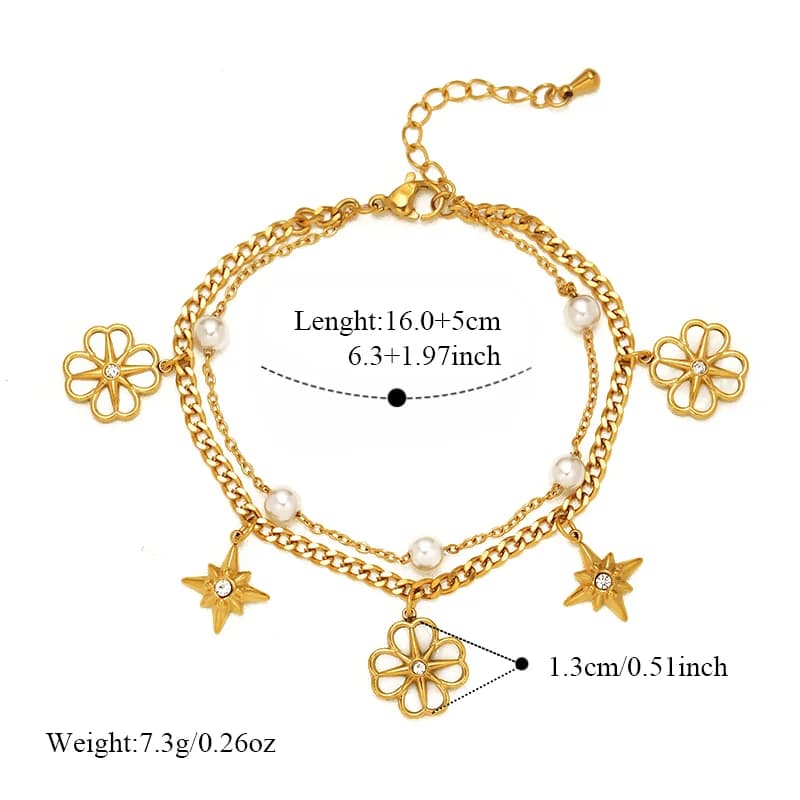 Pulsera con charms de flor y estrella con perlas